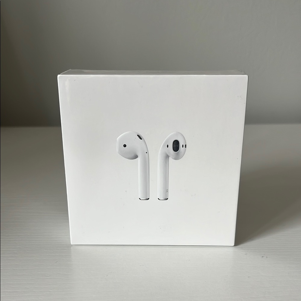 Apple AirPods in Classic White